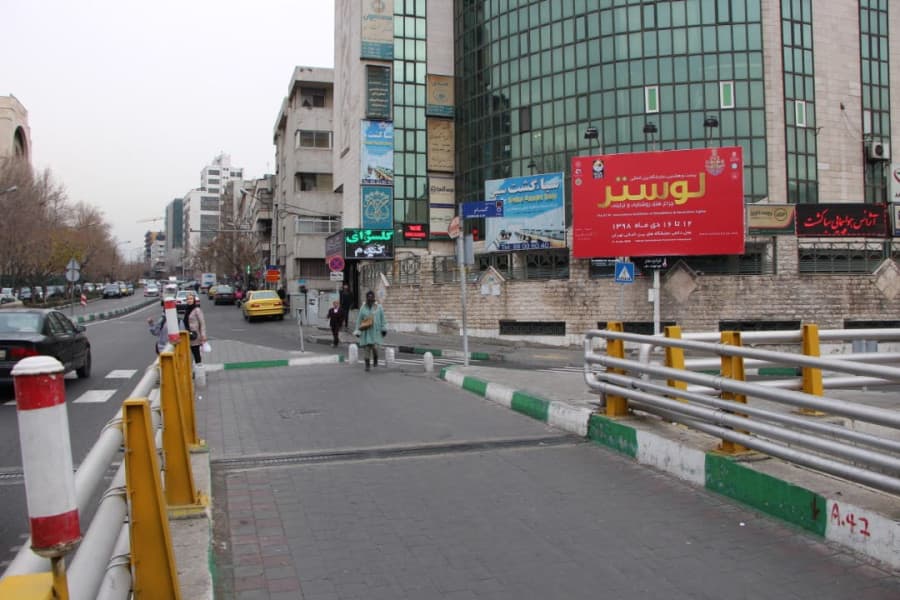 بیلبورد تقاطع بزرگراه جلال آل احمد و کارگر شمالی